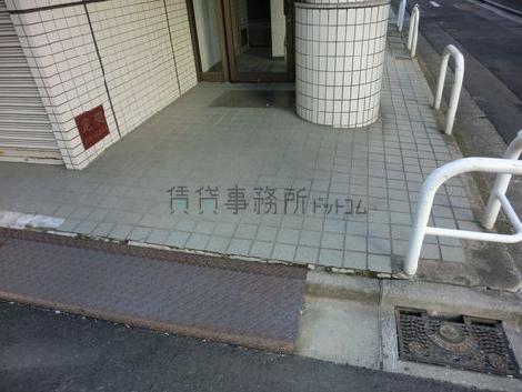 玄関前のスロープ