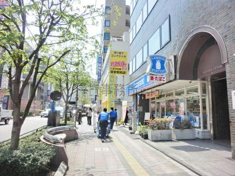 植栽等が多い前面通り