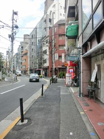 物件前面の歩道です