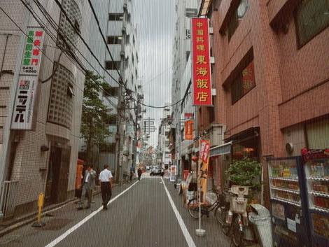 周辺は芝大門の繁華街です