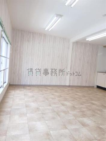 拓信ビルの室内