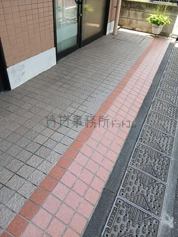 スロープになっている箇所あり