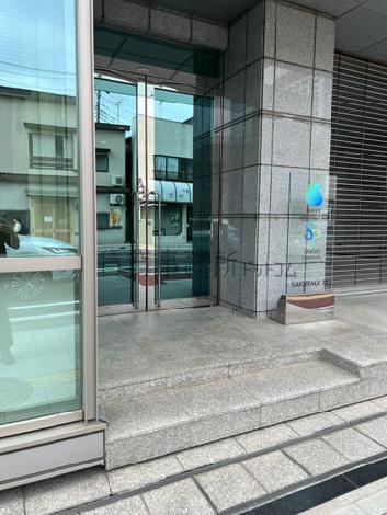 出入口付近
