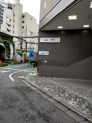 神泉駅すぐ