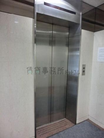 エレベーターが１台あります