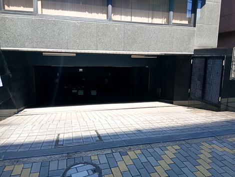 建物地下駐車場