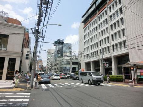 角地に位置しています