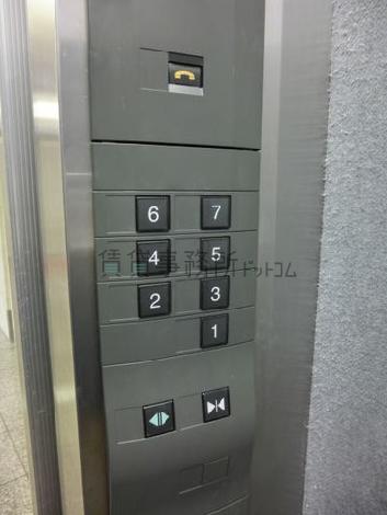 エレベーター操作盤です