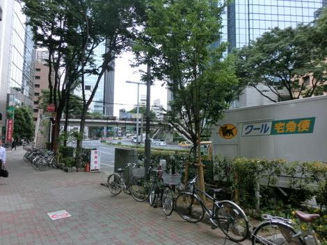物件入口から見た周辺です