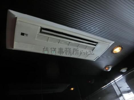 エントランス内には空調があります