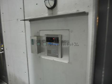 玄関前にあるインターホン
