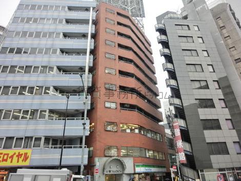 角地に建っています