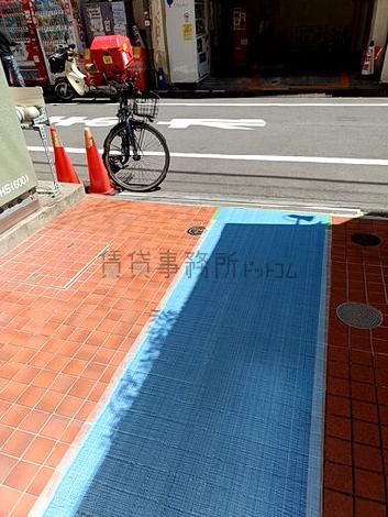 正面玄関前　段差