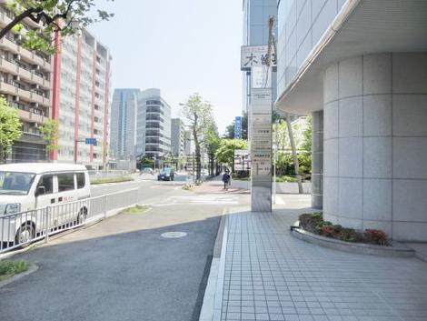 玄関前の歩道