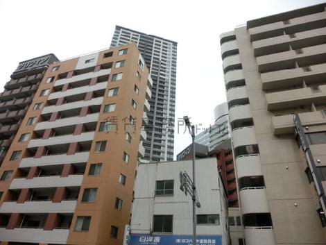 周辺は10階建以上の建物が多い地域です