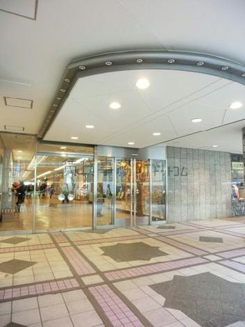 出入り口が複数ヶ所あり、便利です