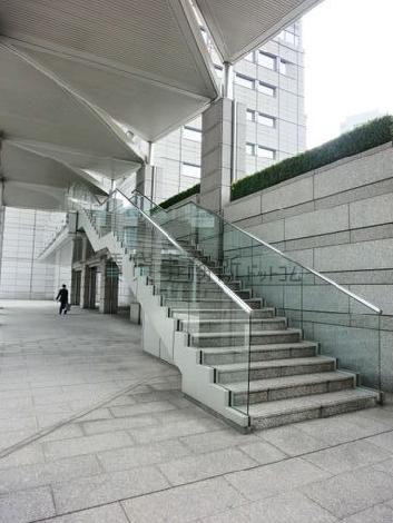 壁面をガラスで構築