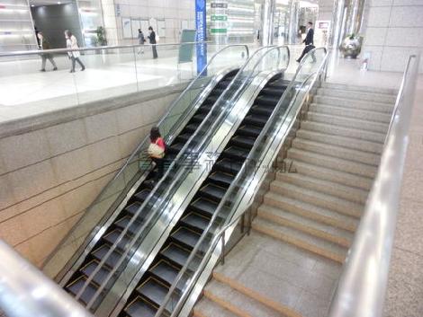 広い連絡通路
