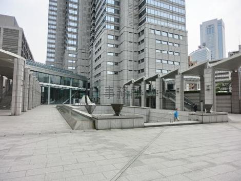 広い敷地内
