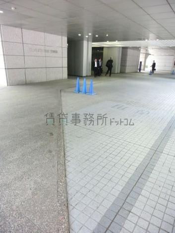車を横付け可能な玄関回り