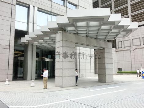 印象的なデザインのひさし