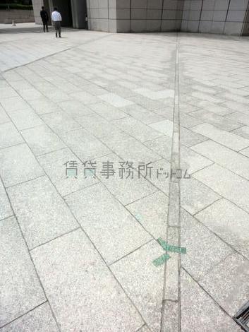 フラットな床面