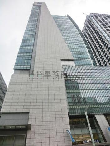 横から眺めた外観