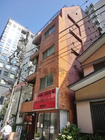 上階部分はセットバックしています