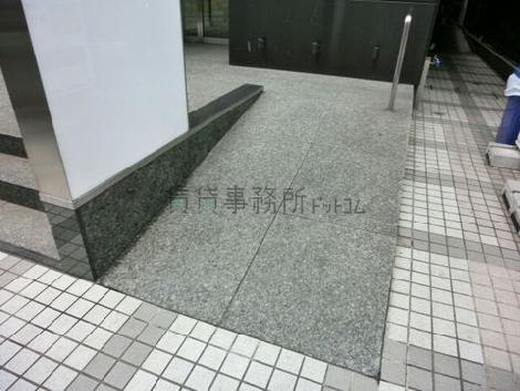 歩道から移動のしやすいスロープ