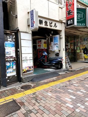 出入口付近