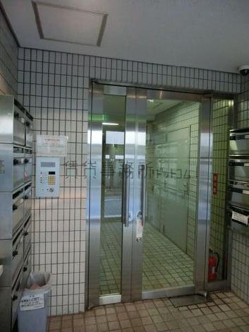 24時間完全オートロックです