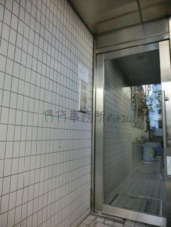 裏口も24時間完全オートロックです