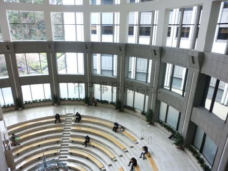 吹き抜け下には共有エリア