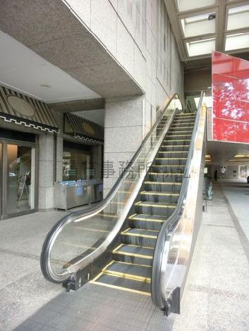 外側にあるエスカレーター