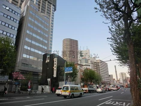 物件前の曙橋方向の写真です