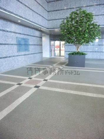フラットな床面