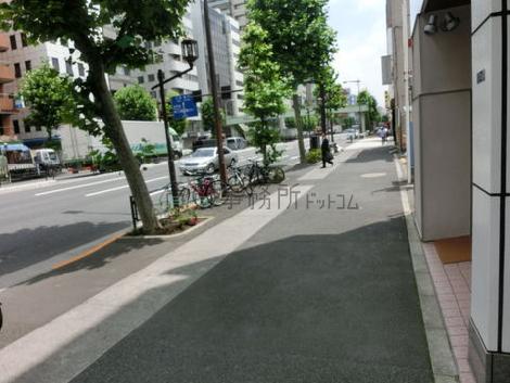 物件入口から見た周辺です