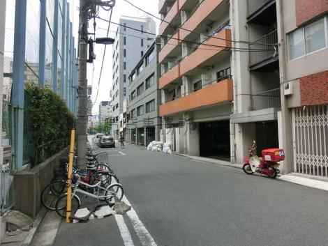 物件裏側の通りです