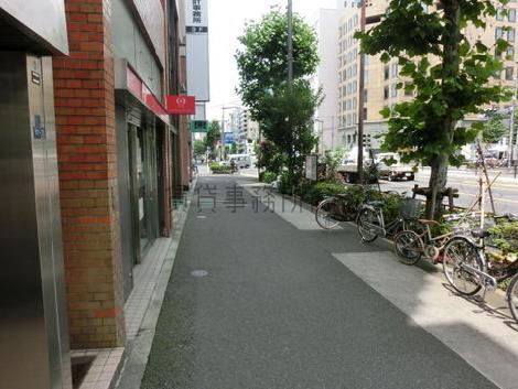 物件入口から見た周辺です