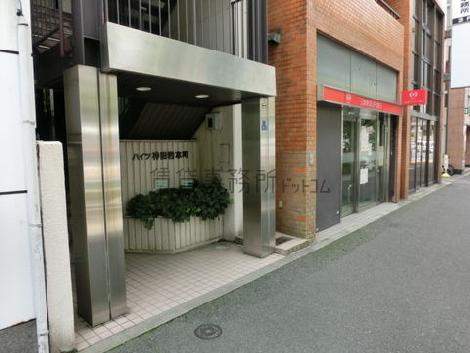 正面の入口付近です