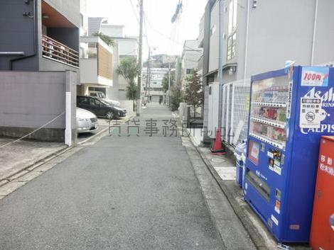 近隣は閑静な住宅街となっております