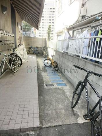 自転車も置ける広々した玄関スペース