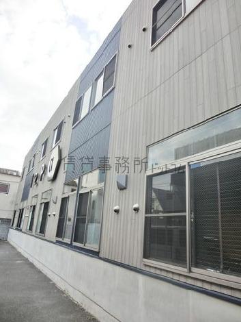 窓が多く採光抜群です