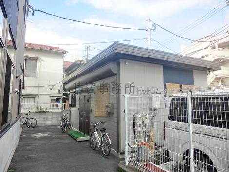 敷地内に独立タイプのオフィスがあります