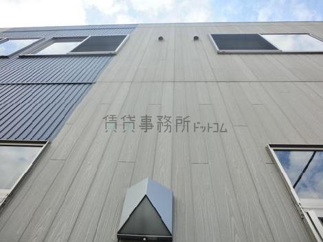 木目調の外壁材です