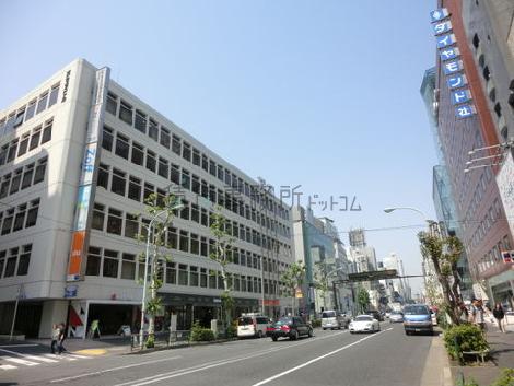 交通量の多い通りです