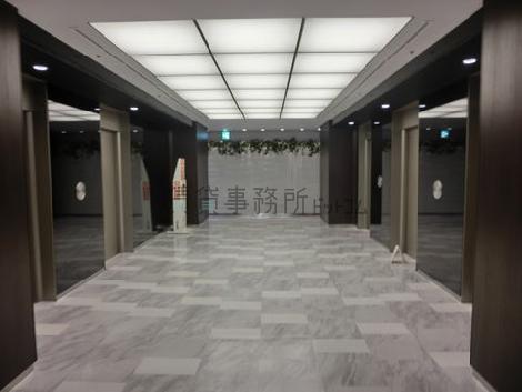 エレベーターが4基設置されています