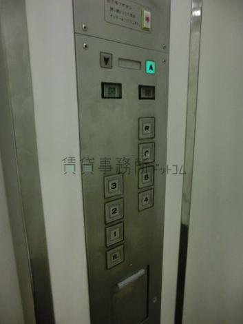 エレベーターの操作パネルです