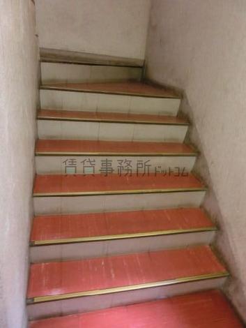 ビル階段部分です