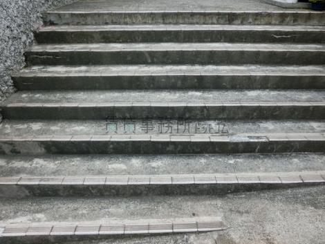 正面階段部分です